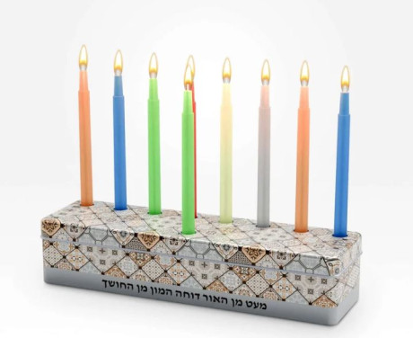 מארז חנוכייה מעוצב עם נרות דגם הודיה